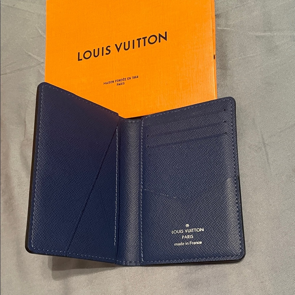 Louis Vuitton Blue on light Blue Men's card holder Wallet - Picture 4 of 6